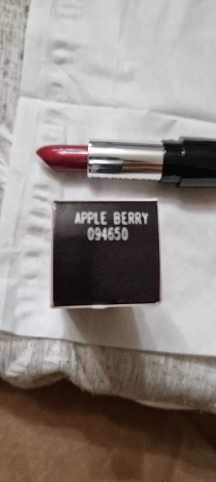 Szminka Apple Berry. Żelowa. Semi shine.