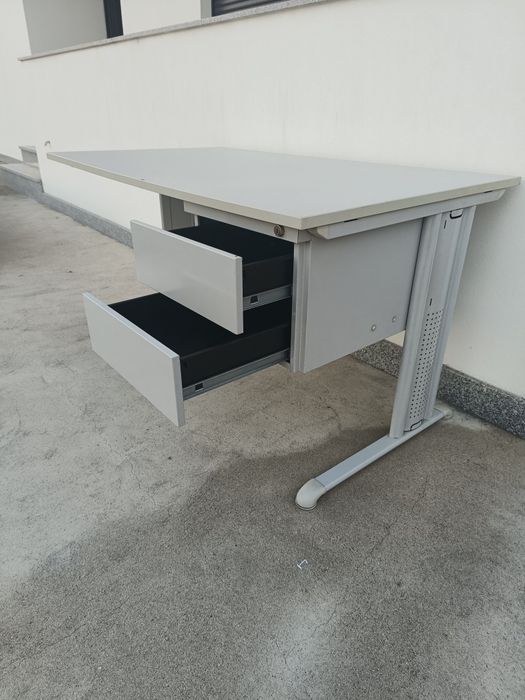 Secretaria  usada em bom estado