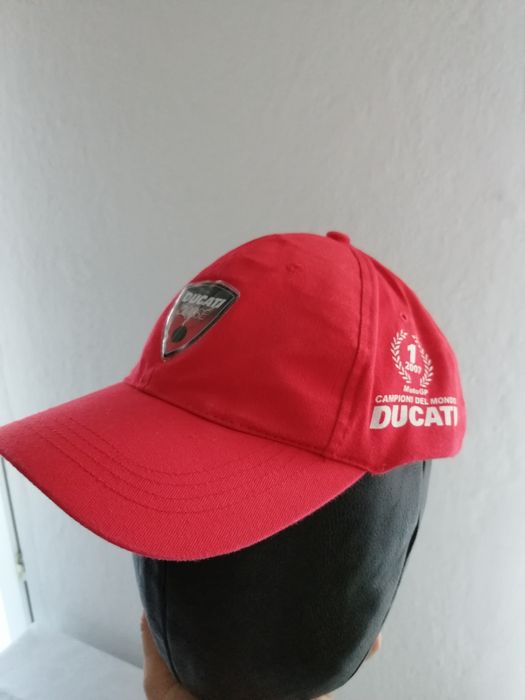 Czapka ducati czerwona .