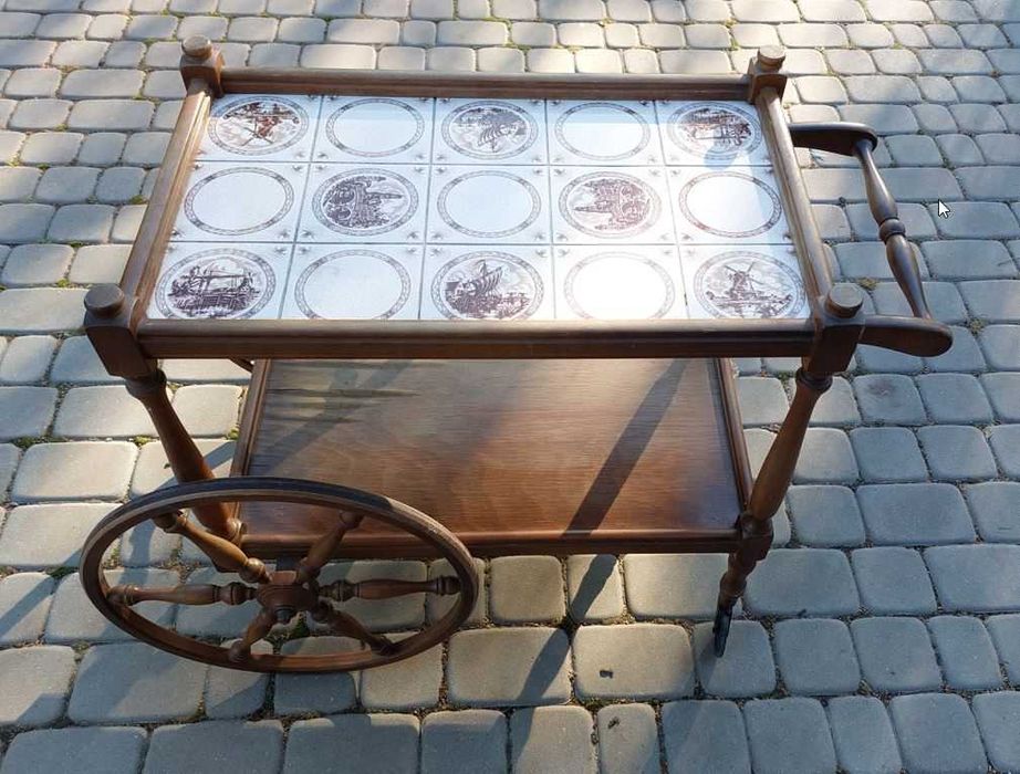 Drewniany barek na kółkach