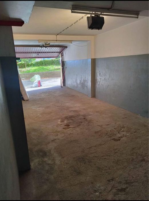 Alugo arrendo GARAGEM