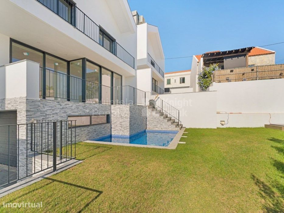 Moradia T4 com piscina e jardim na Amoreira, Cascais