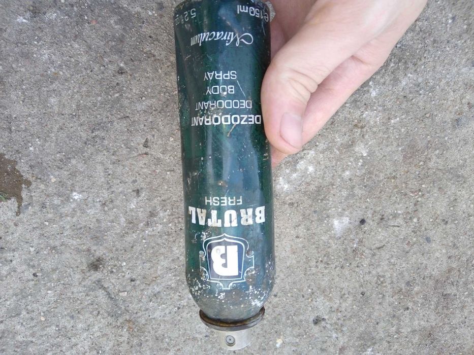 Perfumy Brutal Fresh dezodorant spray zużyte buteleczka Miraculum 1998