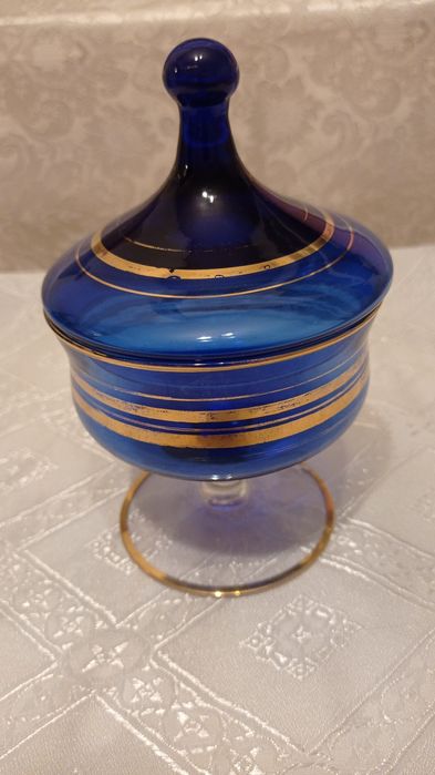 Włoska kobaltowa bombonierka