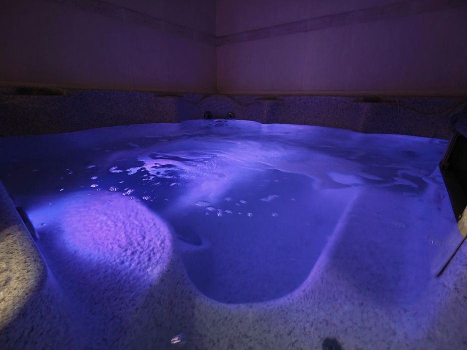 Большой джакузи на Малиновского. Спа бассейн, баня на дровах - Бани ...