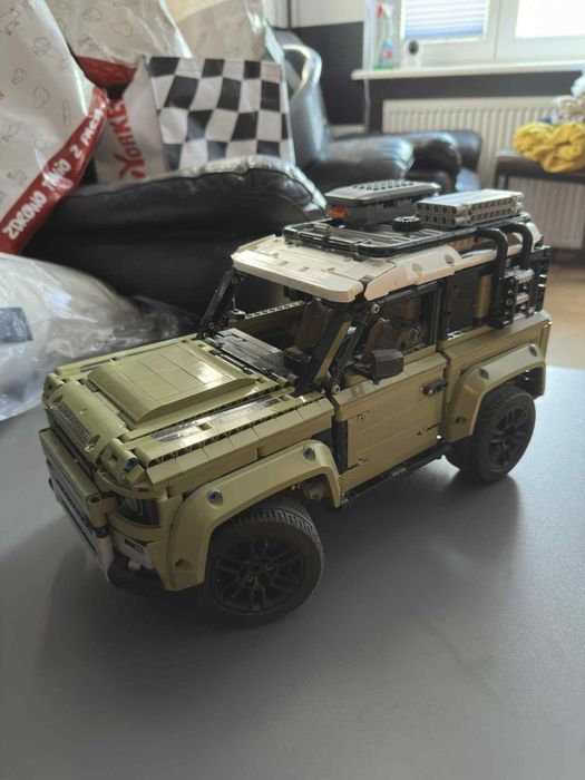 Lego technic land rover defender 42110