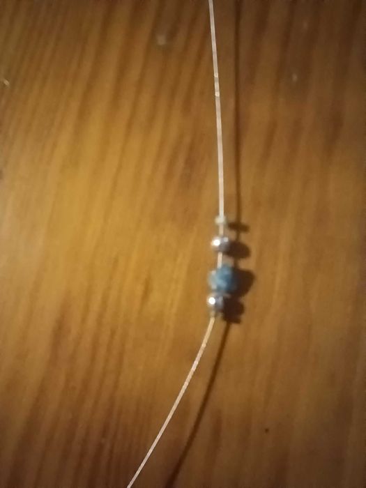 Colar com aplicações em forma de coração