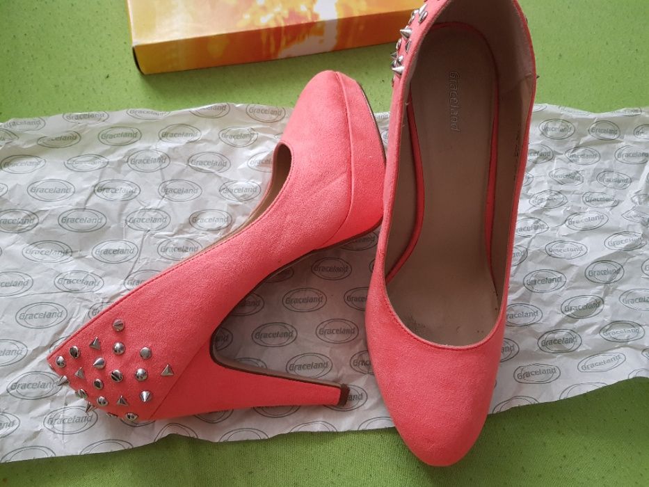 JAK NOWE Buty na obcasie,koralowe/łososiowe, piny,kolce,rock,Graceland