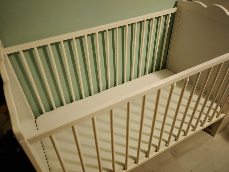 Drewniane łóżeczko dla dziecka firmy Klupś z sówkami 120x60cm