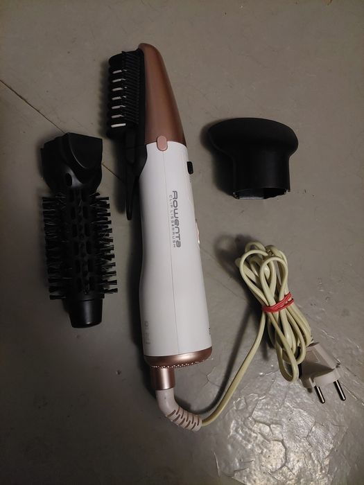 Фен-Щётка ,, ROWENTA,,