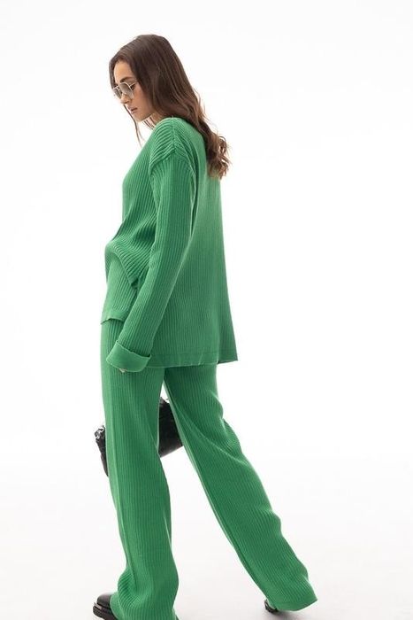 Дизайнерский изумрудный брючный костюм палаццо в рубчик Arjen.