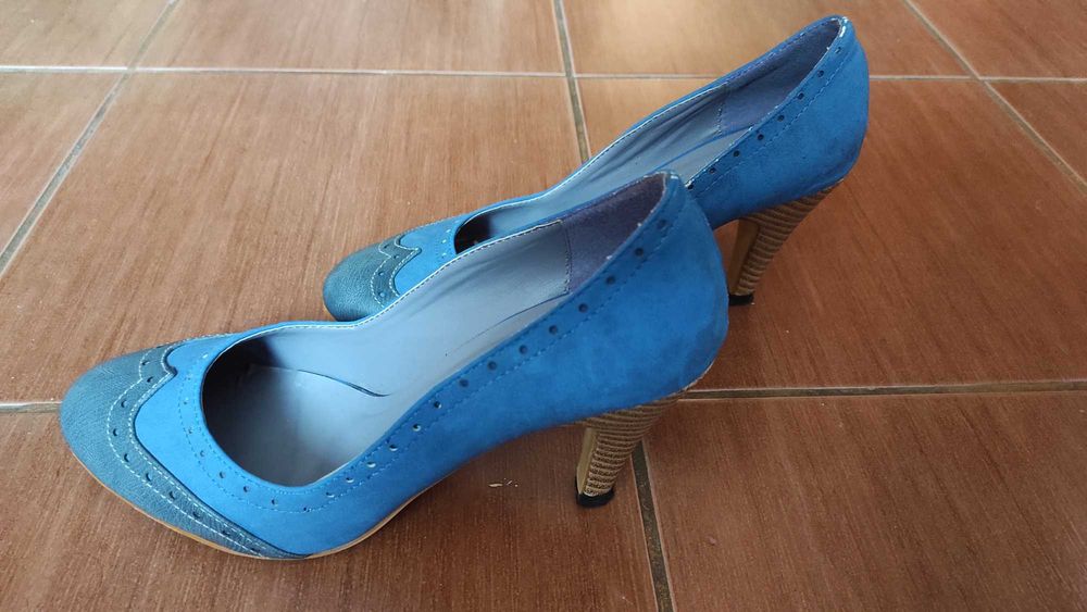 Eleganckie niebieskie półbuty rozmiar 39