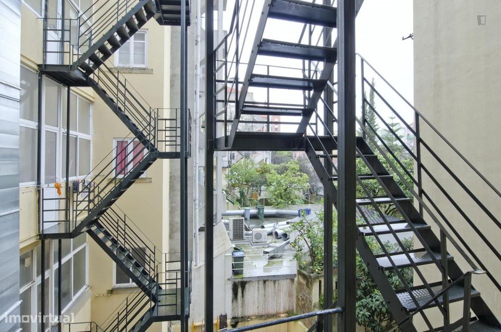 Quarto - localizado em Entrecampos Lisbon