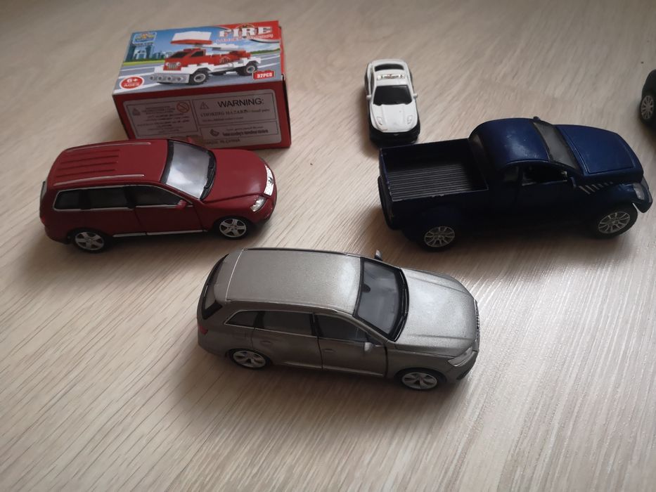 Машинки, іграшки для хлопчиків