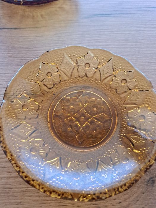 Talerzyki bratki w kolorze miodowym z Ząbkowic