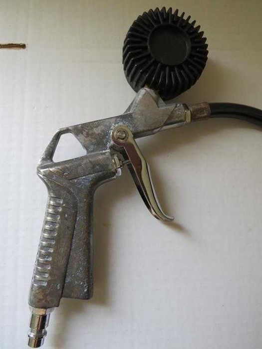 Pistola ar comprimido manómetro analógico. Conector válvula DANIFICADO