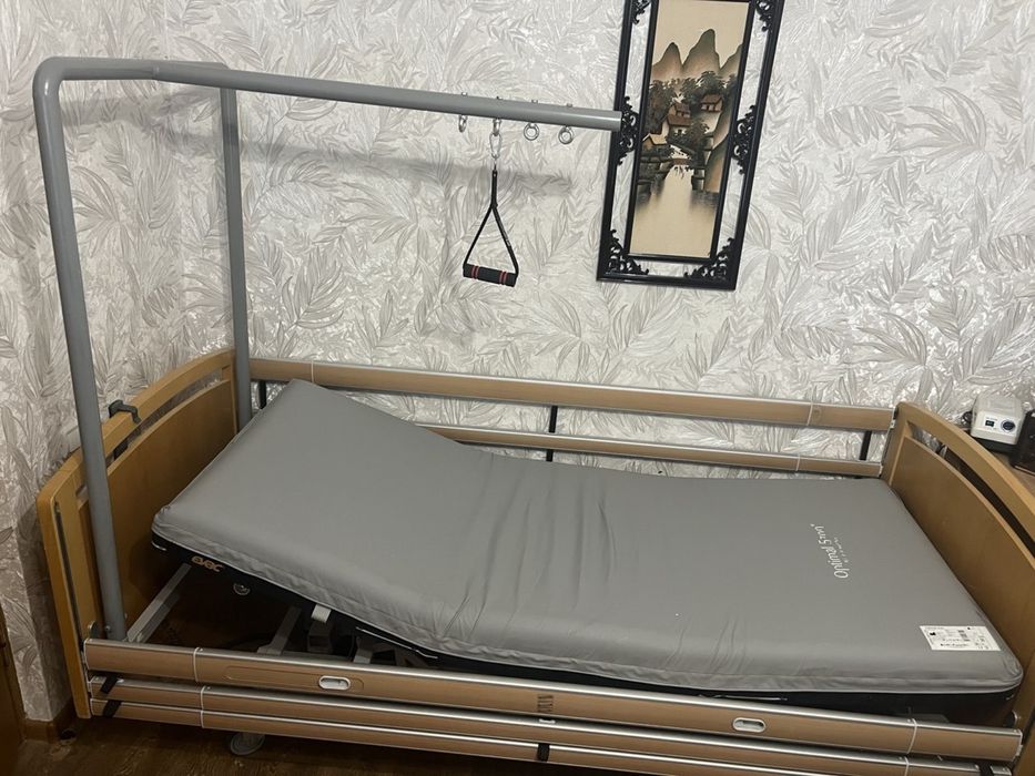 Ліжко лікарняне ребілітаційне електричне