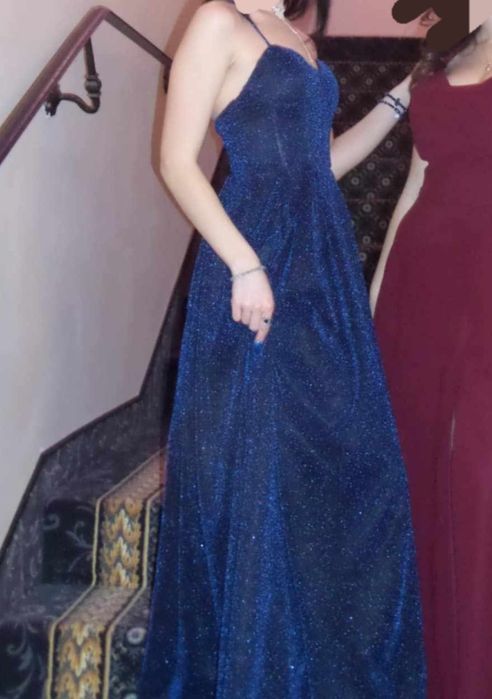 Granatowa błyszcząca sukienka balowa, wieczorowa