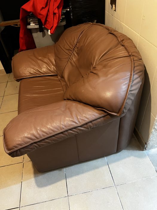 Sofa em pele (2 sofas)