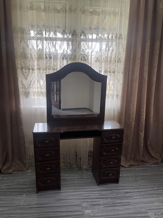 Трюмо для спальні темний дуб продам …..,…..