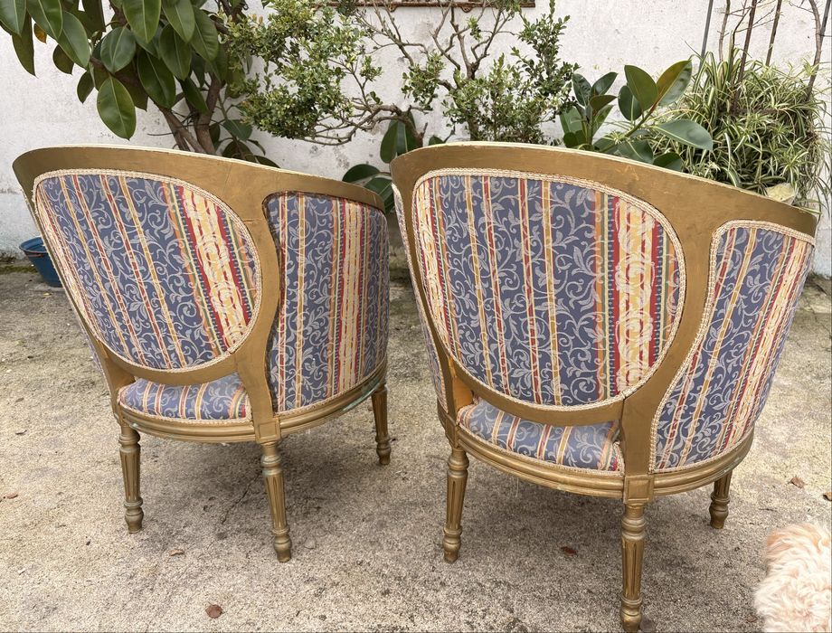 Par de lindos antigos cadeirões estilo Luís XVI
