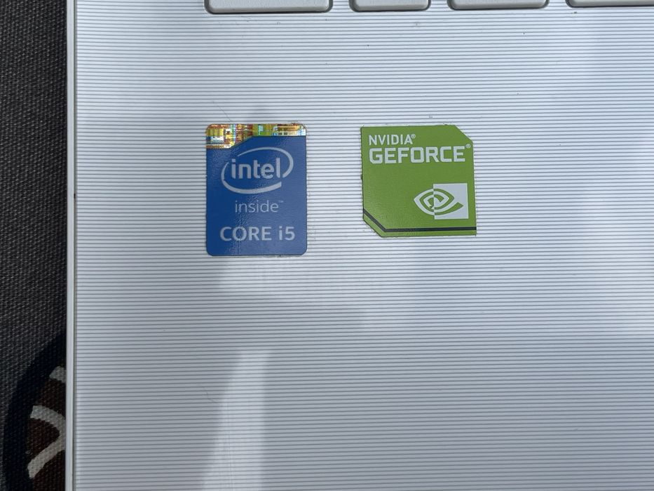 Computador Toshiba skullCandy