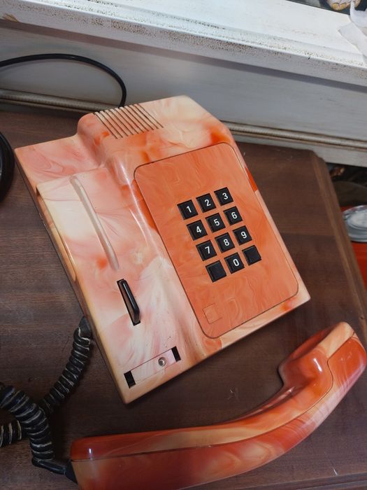 Telefone fixo analógico com botões de pressão com teclado numérico
