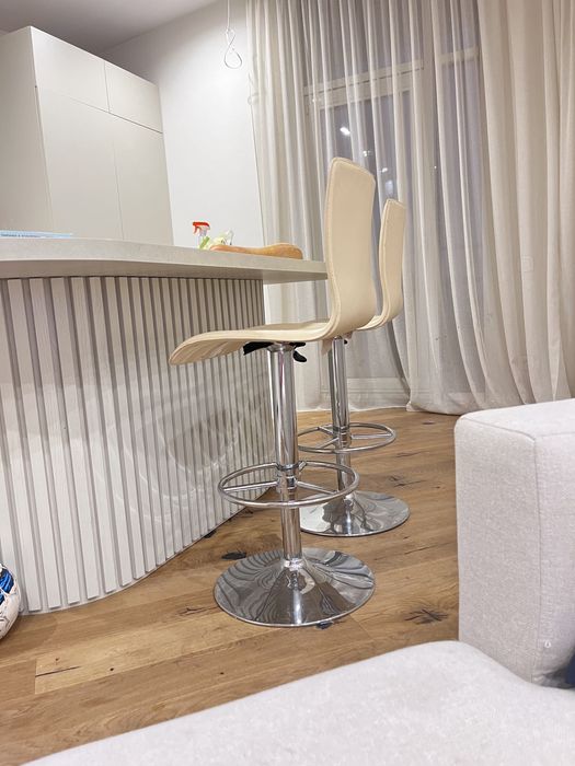 Барні стільці