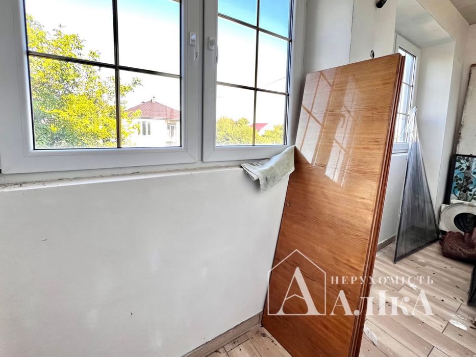 Продам двоповерхову частину будинку