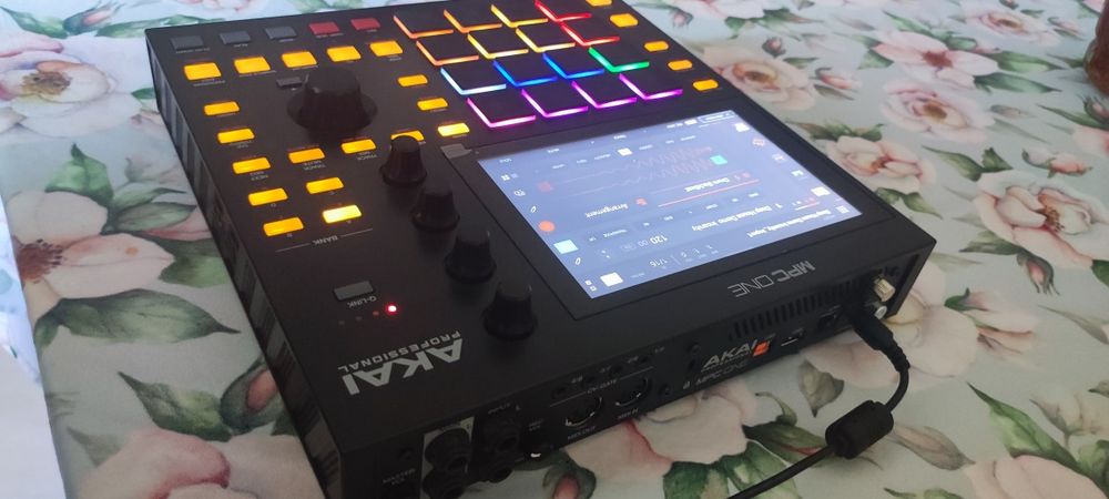 Akai mpc one profesjonal.