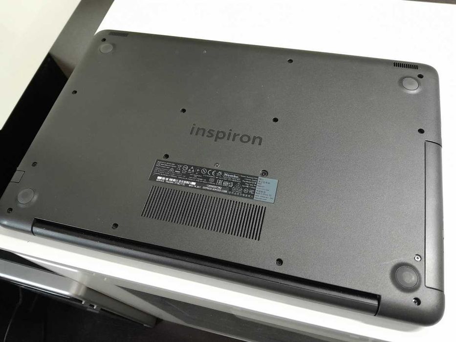 Dell Inspiron 15 Core I7 7500U FullHD 1920x1080. RAM 8gb Состояние нового.