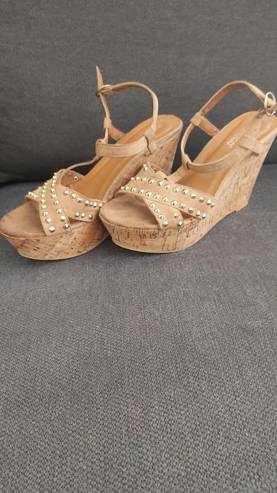 Sapatos de cunha