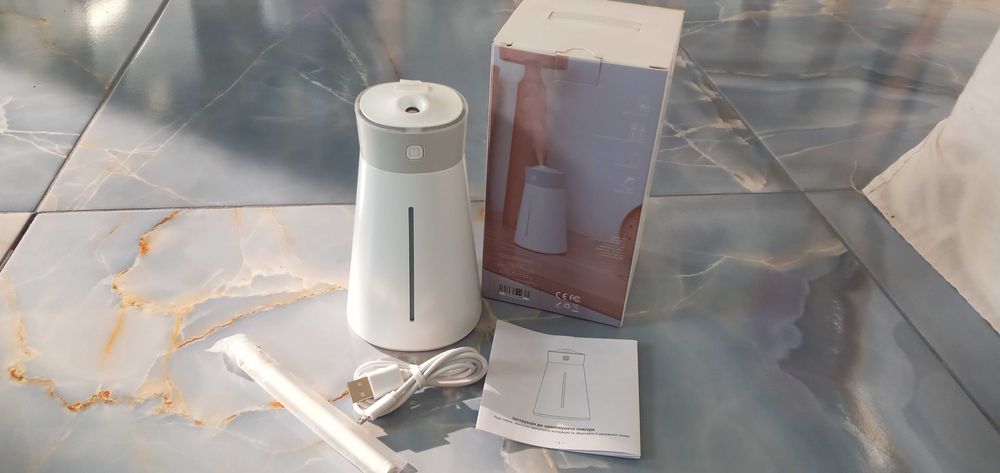 Зволожувач повітря білий