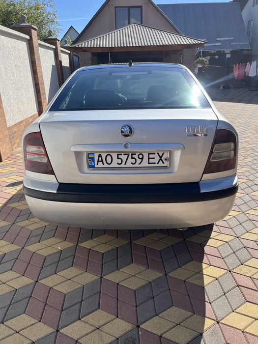 Škoda Octavia Tour 1.6 газ/бензин