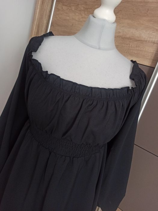 Czarna sukienka hiszpanką r. 42/44