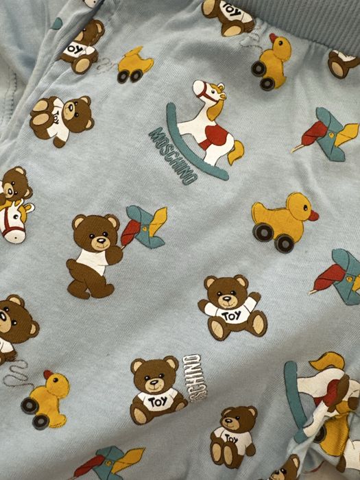 Продам дитячий  костюм Moschino !!оригінал на 2 роки