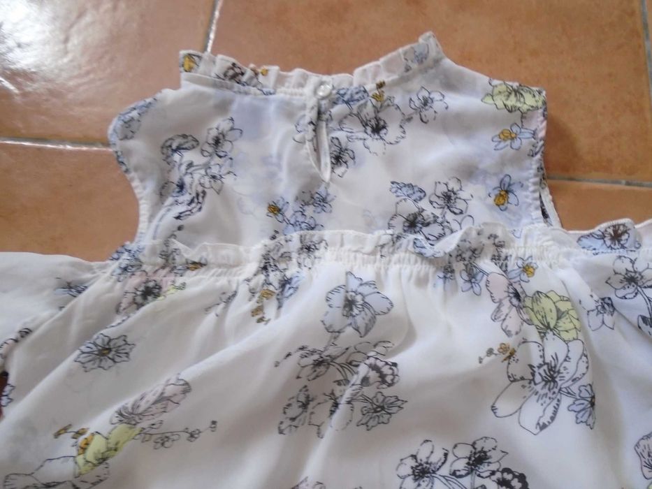Saldos de loja. Blusa nova em tecido