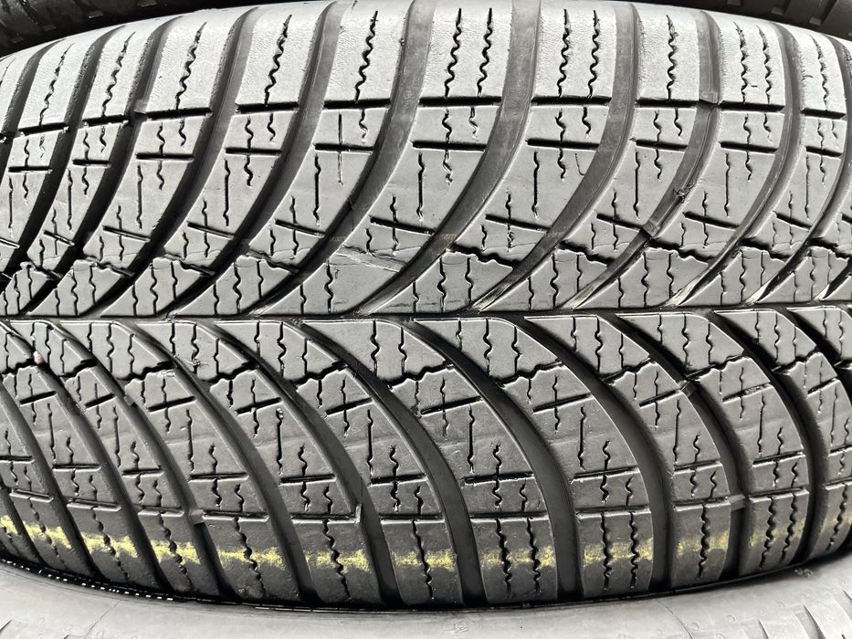 215/60/R17 GoodYear Vector4season