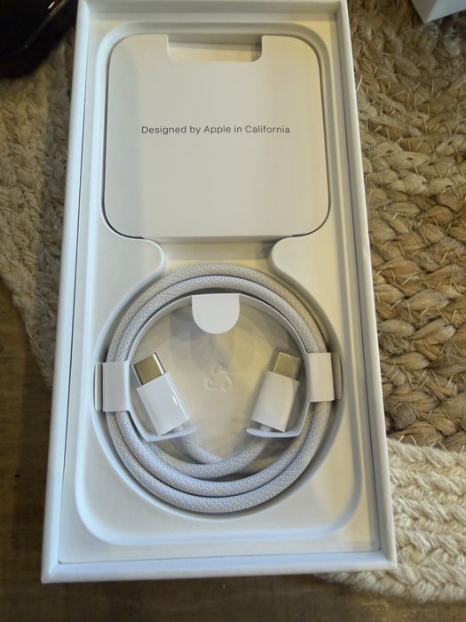 Sprzedam iPhone 15 128 GB + etui