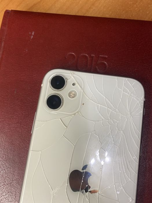 Продам iphone 11 на запчасти