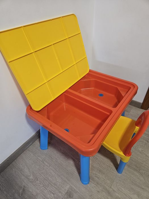 Mesa infantil com cadeira