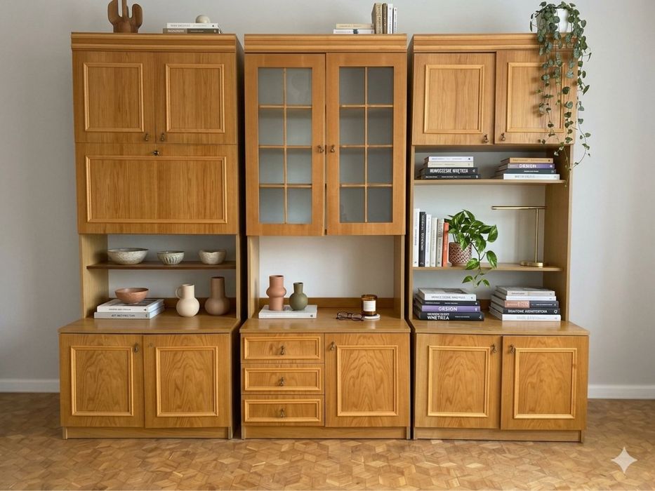 Stylowy regał retro – solidny, zadbany, z dużym potencjałem