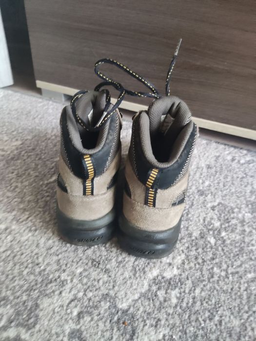 Продам зимние ботинки 32 размер