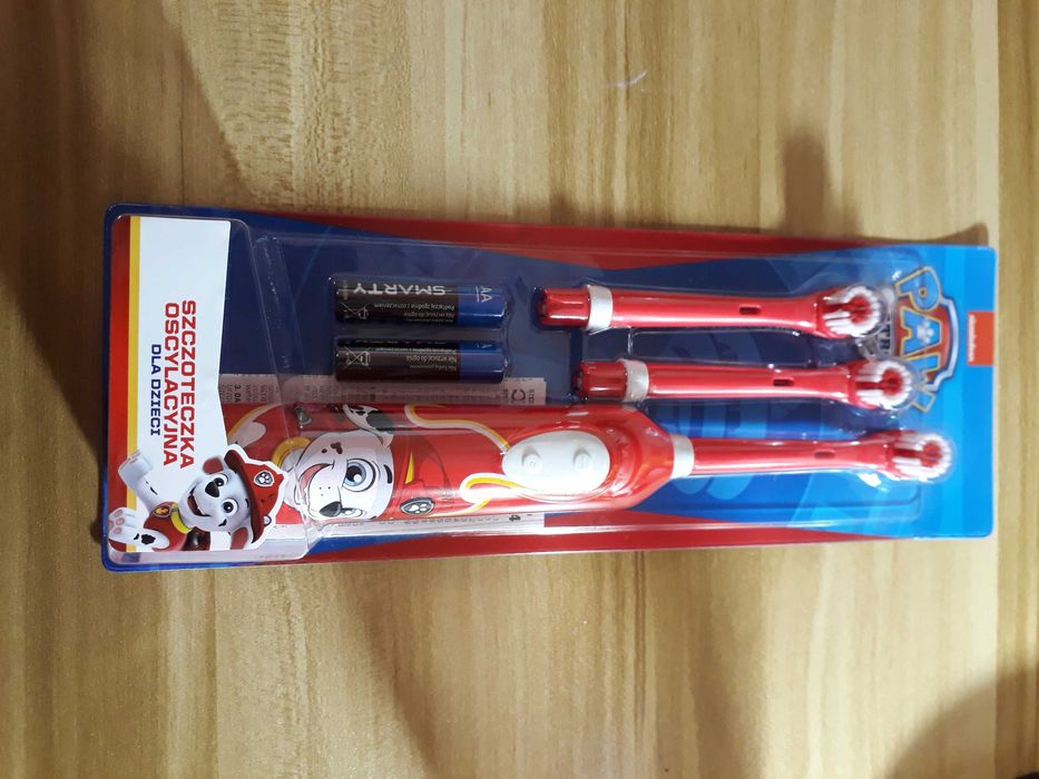 Nowa zapakowana szczoteczka oscylacyjna dla dzieci