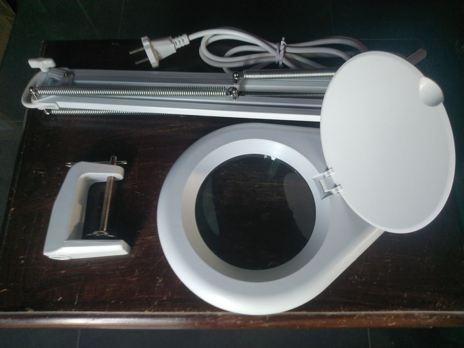 Candeeiro Com Lupa 5 Dioptrias T5 22W Pro'sKit MA-1215CF