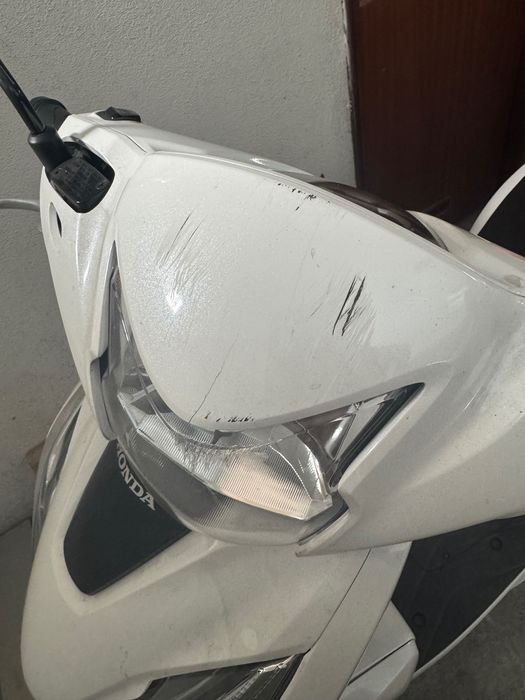 Scooter Honda Vision 110 acidentada