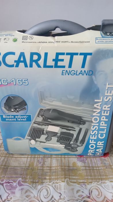 Машинка для стрижки волосся і накидка