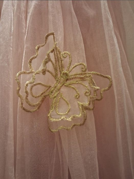 Нарядні красиві сукні для принцеси на 3-8 років