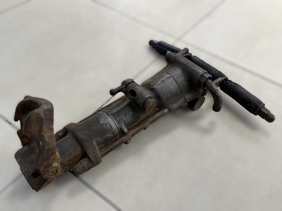 Używany młot wyburzeniowy Atlas Copco+ akcesoria