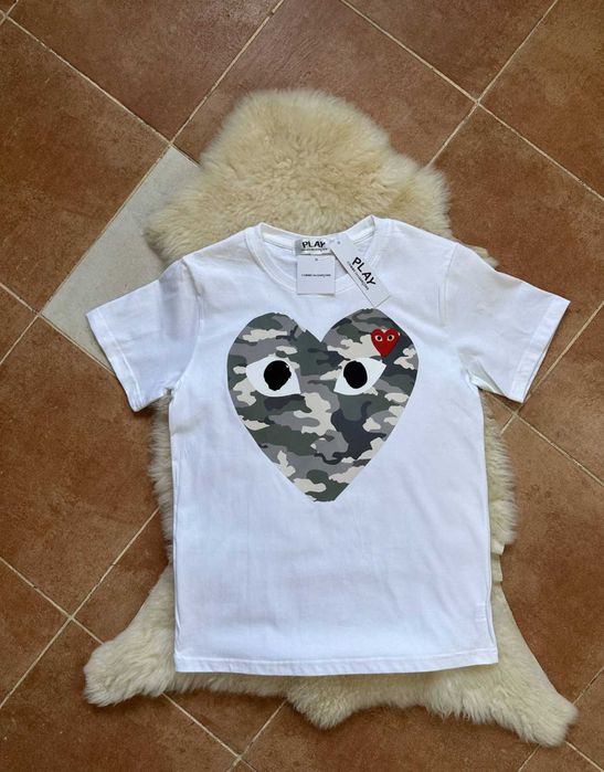 Футболка Play Comme Des Garcons Плей з камуфляжним серцем